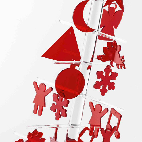 Albero natalizio in plexiglass Sabri di Salberi formine rosse - Ambientato