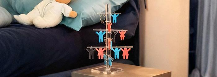 Albero in plexiglass Sabri auguri decoro bambini o bambine da 30 o 50 cm - Ambientato